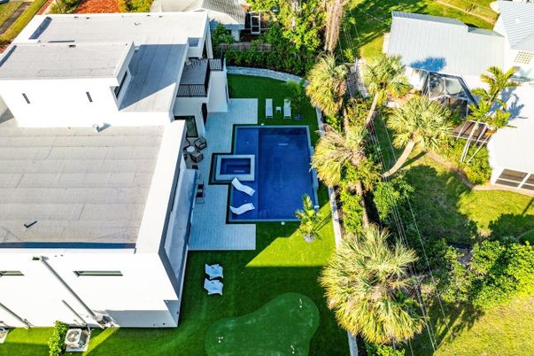 Exterior, Drone
