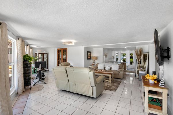 Dining room, Interior, Living room, Recessed Lighting
