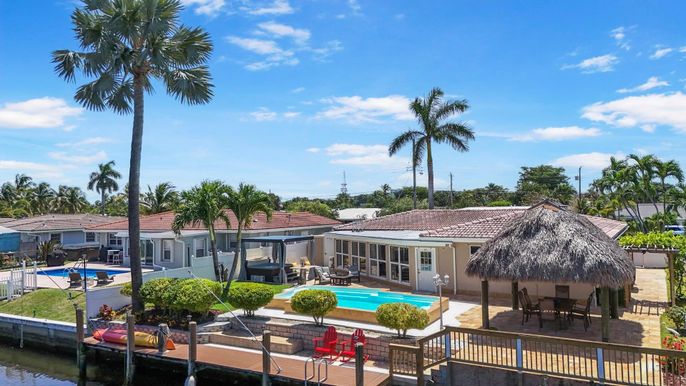 Exterior, Pool, Water