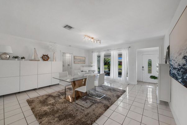 Dining room, Interior