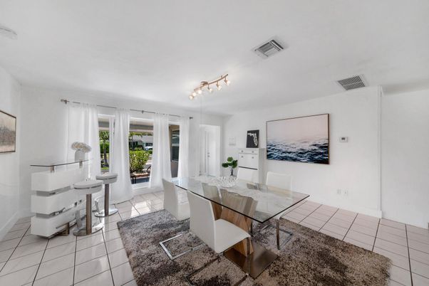 Dining room, Interior