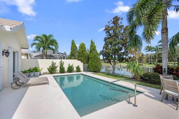Exterior, Pool, Water