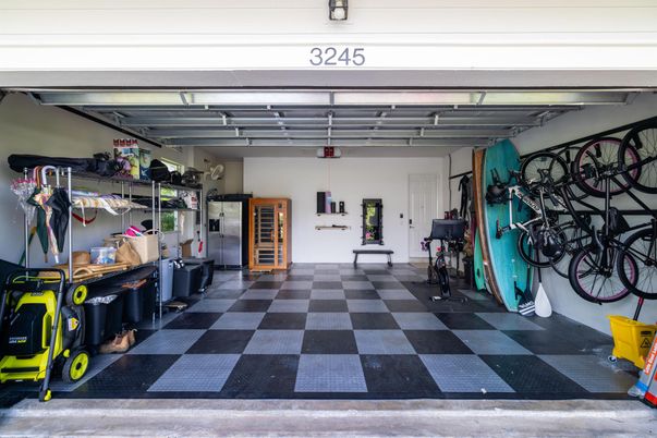 Garage, Interior