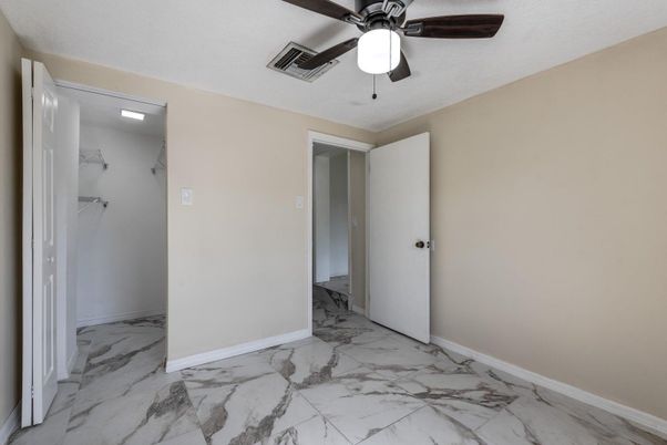 Empty room, Interior, Marble, Recessed Lighting