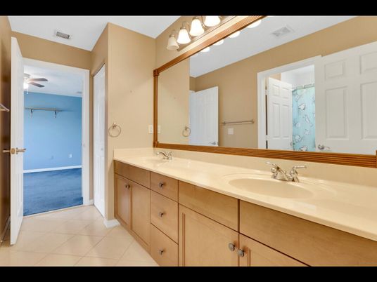 Bathroom, Dual Sink Vanities, Interior
