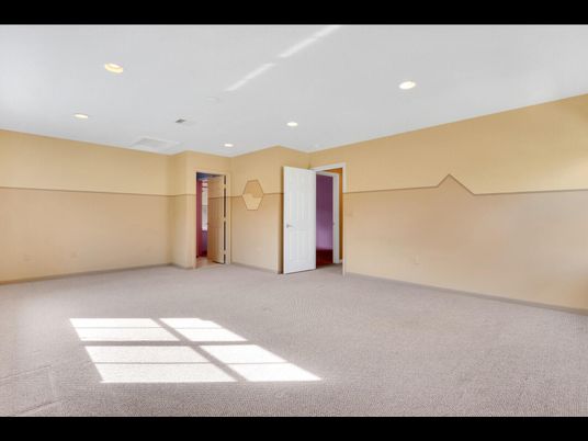Empty room, Interior, Recessed Lighting