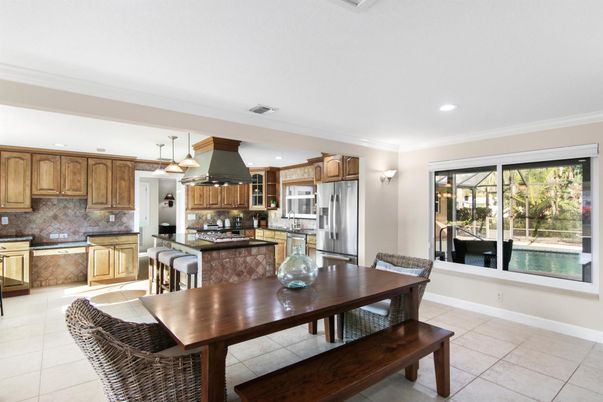 Dining room, Interior, Kitchen, Pendant Lights, Recessed Lighting, Stainless Steel Appliances