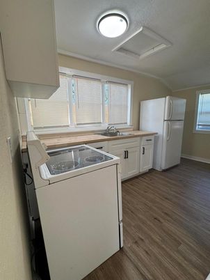 Interior, Kitchen, Washer, Wood Texture Flooring