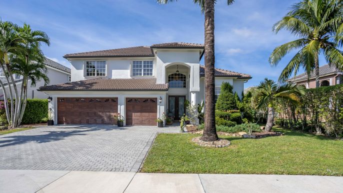 Attached, Exterior, Facade, Mediterranean