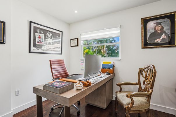 Home Office, Interior, Recessed Lighting, Wood Texture Flooring