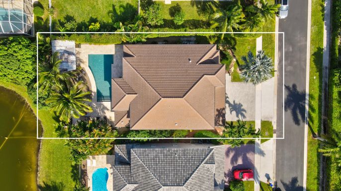 Exterior, Drone