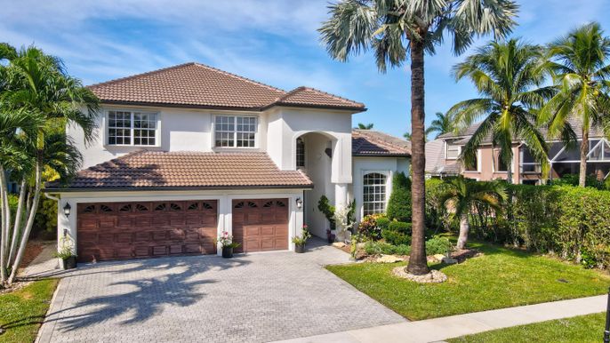 Attached, Exterior, Facade, Mediterranean