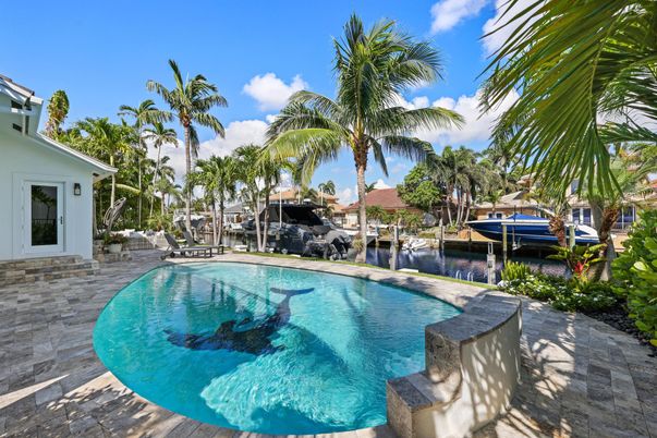 Exterior, Pool