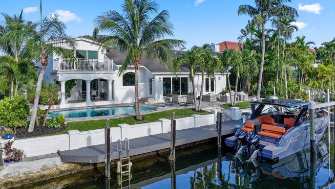Exterior, Pool, Water