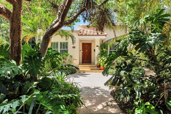 Exterior, Facade, Spanish Mediterranean