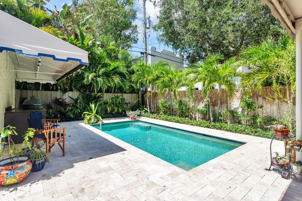 Exterior, Pool