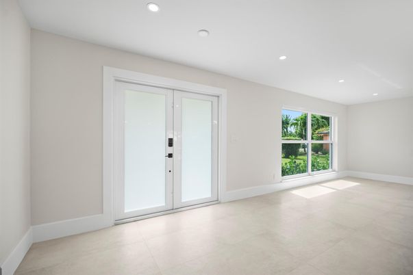 Empty room, Interior, Recessed Lighting