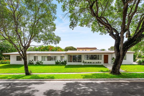 Exterior, Facade, Ranch
