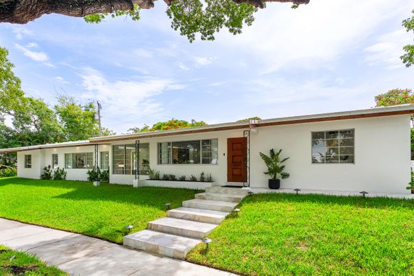 Exterior, Facade, Ranch