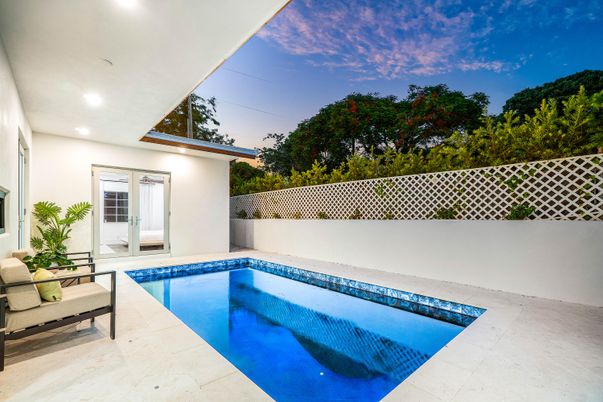 Exterior, Pool
