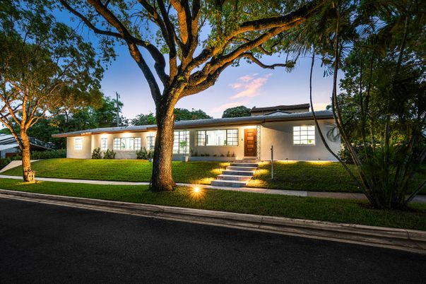 Exterior, Facade, Ranch
