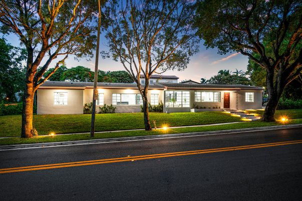 Exterior, Facade, Ranch