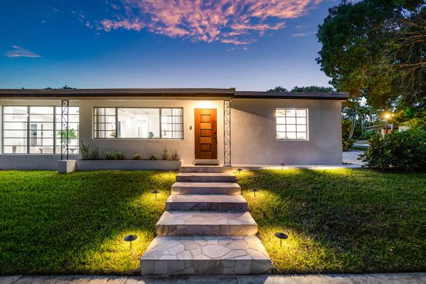 Exterior, Facade, Ranch