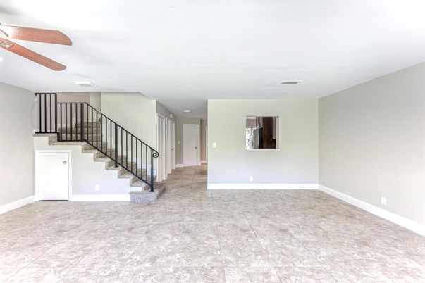Empty room, Interior
