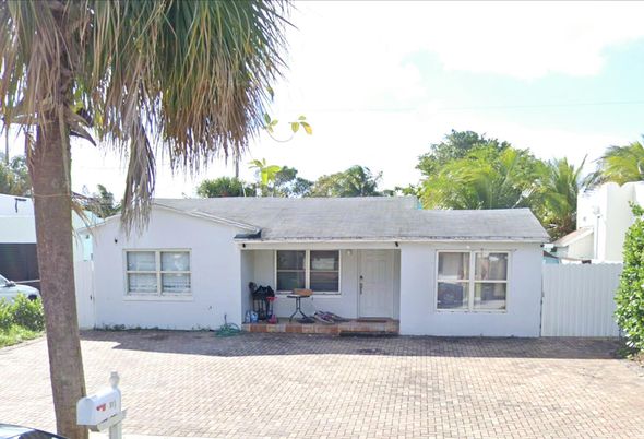 Exterior, Facade, Ranch