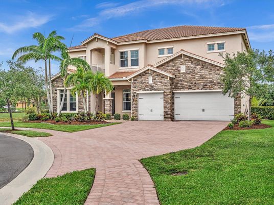 Attached, Exterior, Facade, Mediterranean