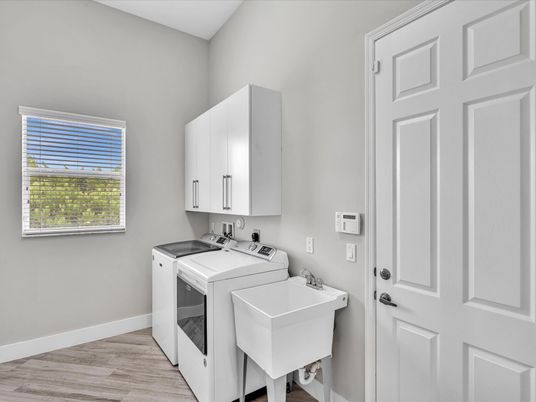 Interior, Washer, Wood Texture Flooring