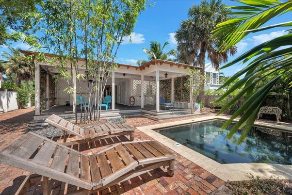Exterior, Pool