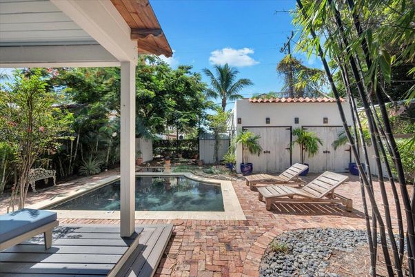 Exterior, Pool