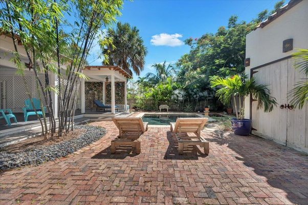 Exterior, Pool