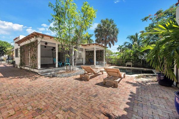 Exterior, Pool