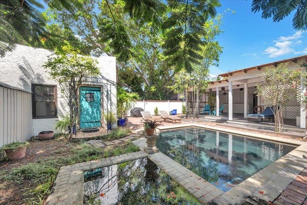 Exterior, Pool