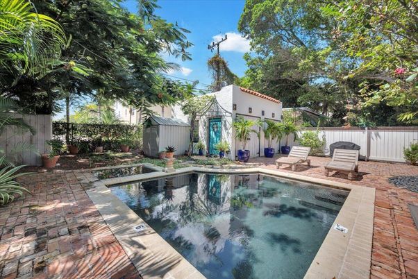 Exterior, Pool