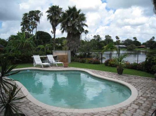Exterior, Pool, Water