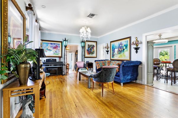 Chandelier, Dining room, Interior, Piano, Wood Texture Flooring