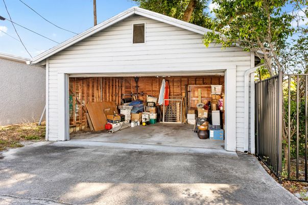 Detached Garage, Exterior