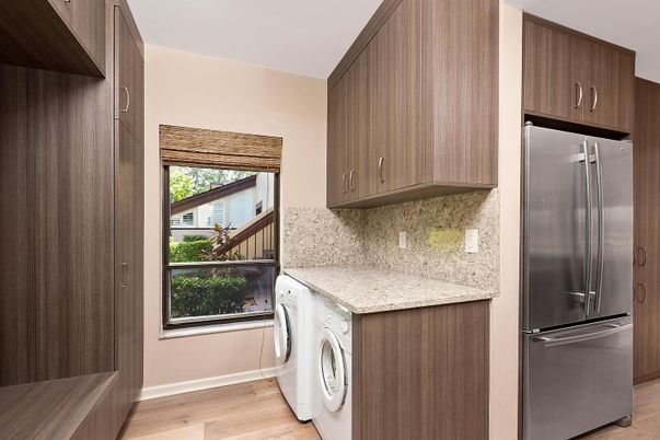 Interior, Washer, Wood Texture Flooring