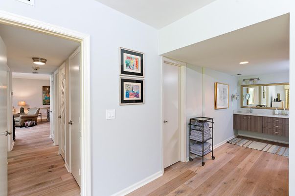 Bathroom, Interior, Recessed Lighting, Wood Texture Flooring