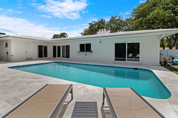 Exterior, Pool