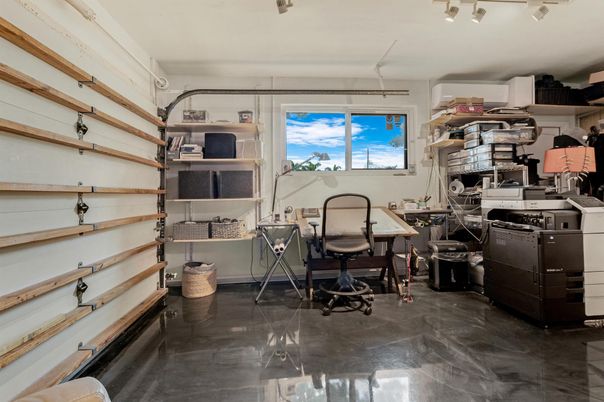 Home Office, Interior