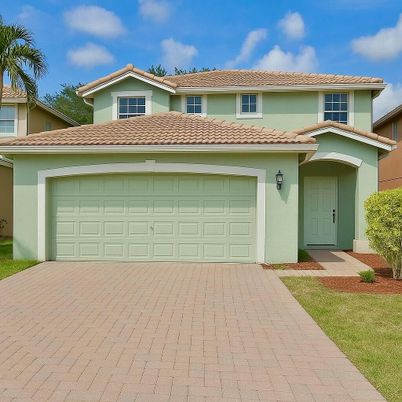Attached, Exterior, Facade, Mediterranean