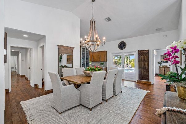 Chandelier, Dining room, Interior, Recessed Lighting, Wood Texture Flooring