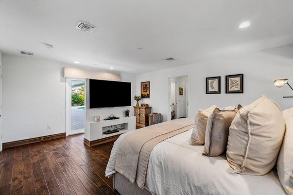 Bedroom, Interior, Recessed Lighting, Wood Texture Flooring