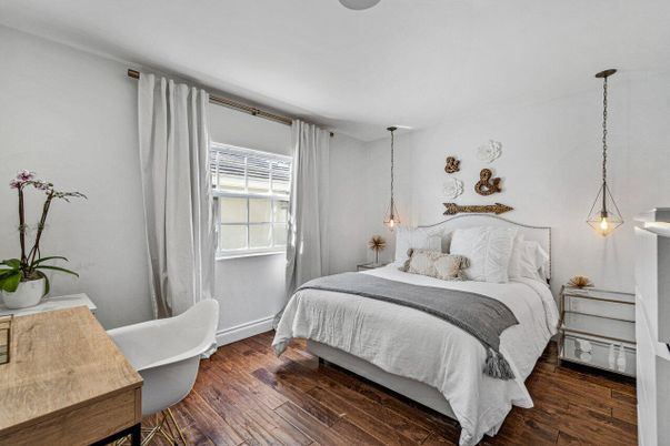Bedroom, Interior, Pendant Lights, Wood Texture Flooring