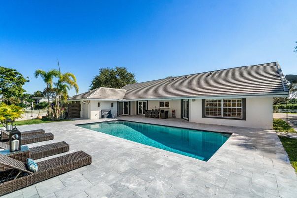 Exterior, Pool
