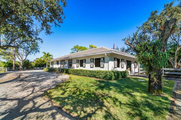Backyard, Exterior, Facade, Ranch
